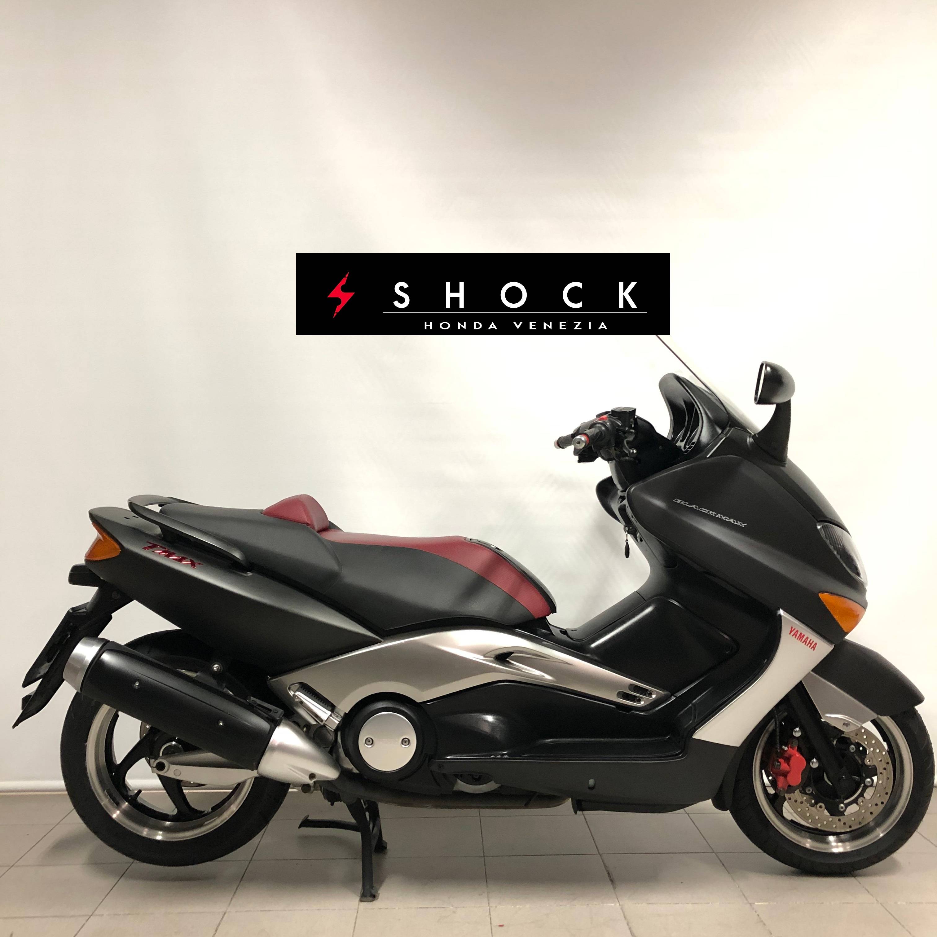 Vendo YAMAHA TMAX 500 BLACK MAX Usata Shock Honda